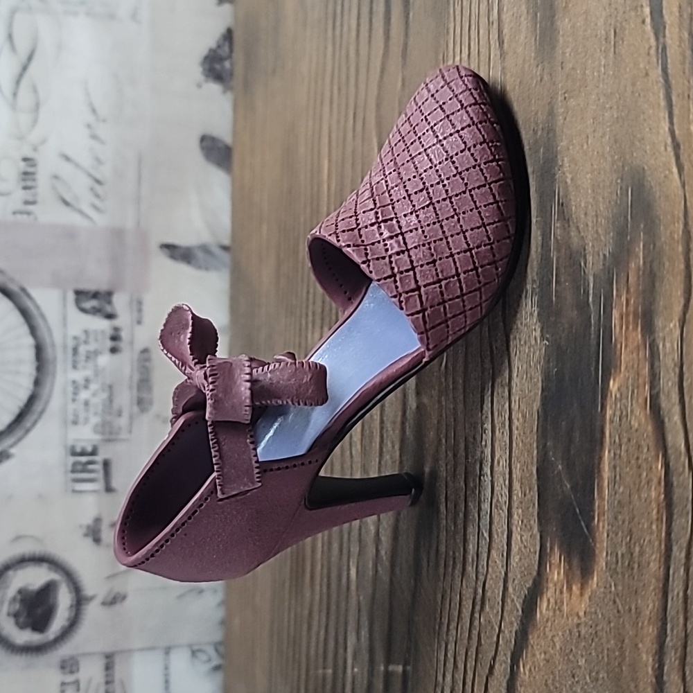 "Blush" Just The Right Shoe #25050 1999 - Picture 2 of 6